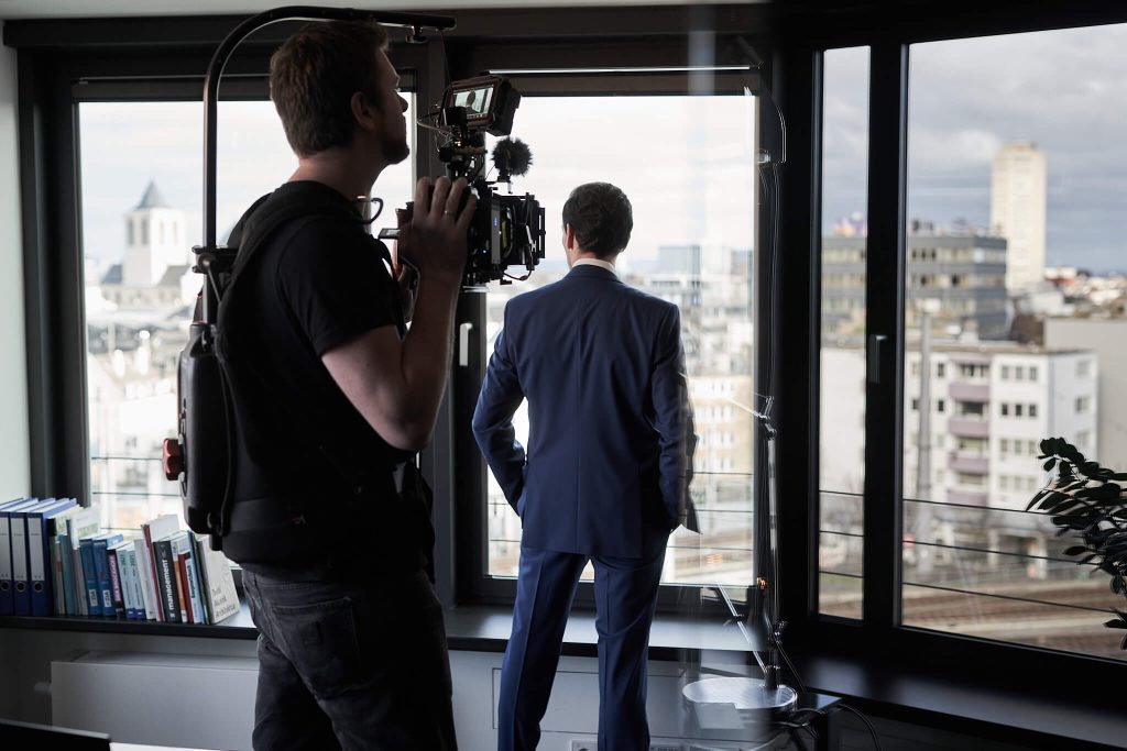 Buntspecht - Stories - AXA - Privatschutz - Versicherung - High Quality - Full Service Production - Shooting - Dreh - Storyboard - Casting - Media - Film - Köln