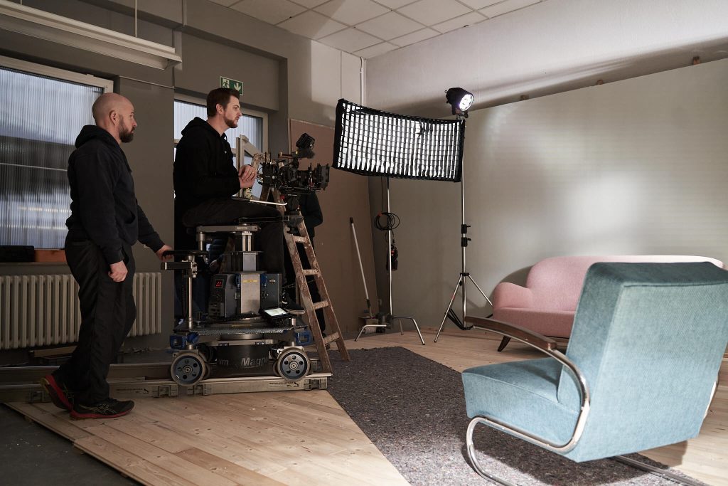 Buntspecht - Stories - AXA - Privatschutz - Versicherung - High Quality - Full Service Production - Shooting - Dreh - Storyboard - Casting - Media - Film - Köln